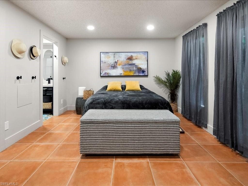 1046 Sperling AVE, NAPLES FL 34103-7