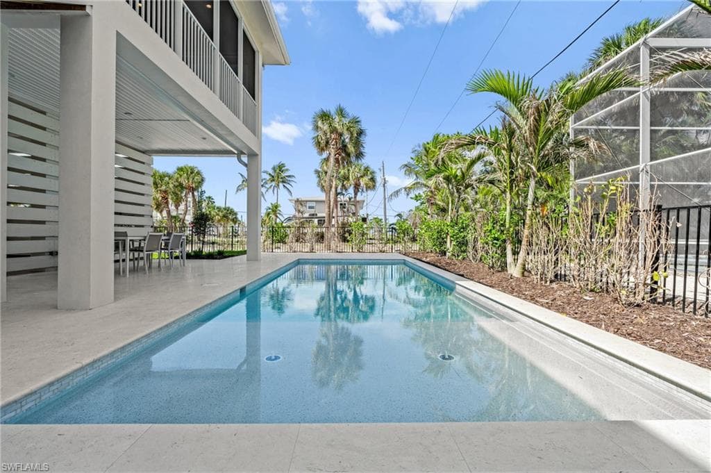 117 Hercules DR, FORT MYERS BEACH FL 33931-8