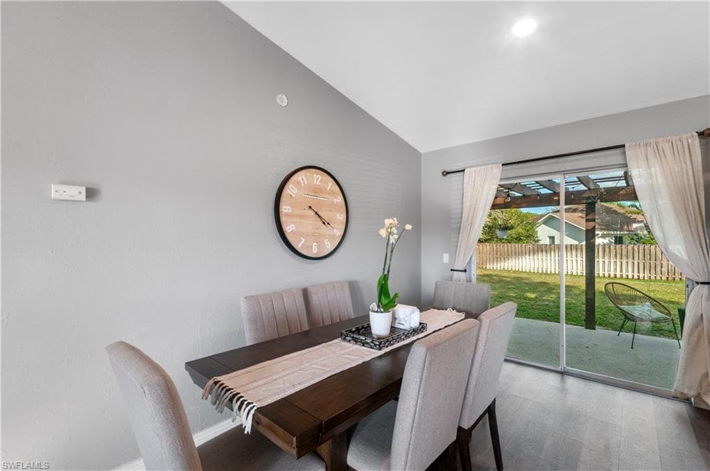 3300 Valencia DR, NAPLES FL 34120-11