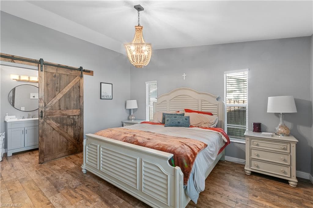 3300 Valencia DR, NAPLES FL 34120-13