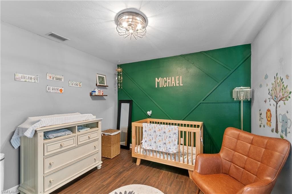 3300 Valencia DR, NAPLES FL 34120-17