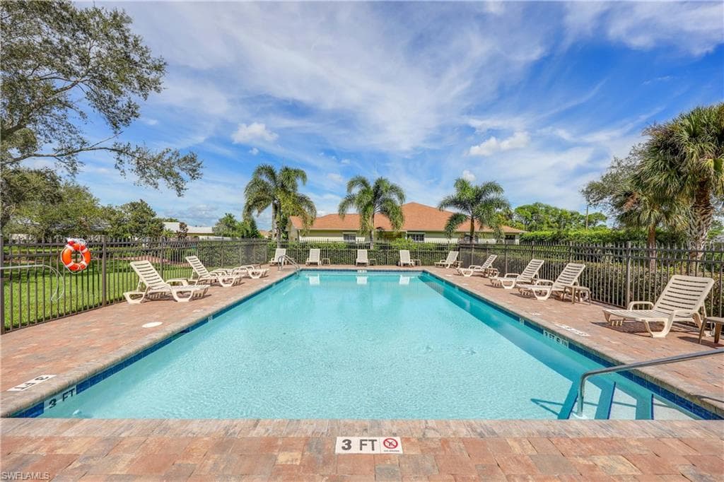 223 Stanhope CIR, NAPLES FL 34104-26