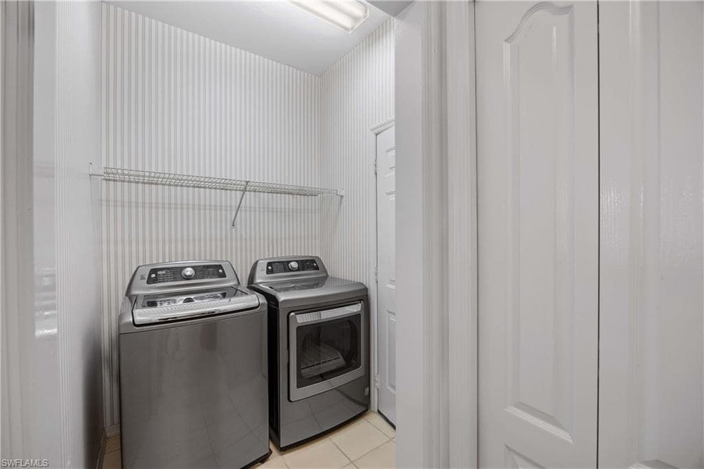 223 Stanhope CIR, NAPLES FL 34104-19