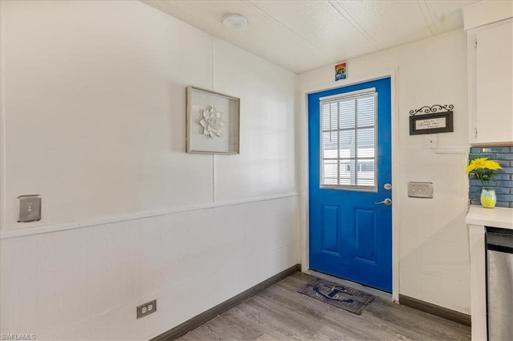 952 Days LN, NORTH FORT MYERS FL 33917-1