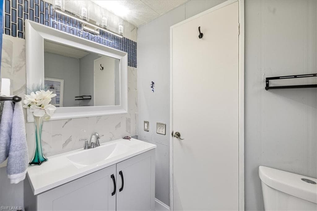 952 Days LN, NORTH FORT MYERS FL 33917-15