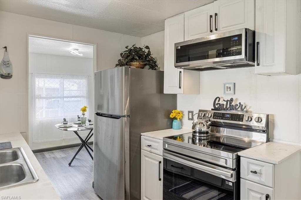 952 Days LN, NORTH FORT MYERS FL 33917-3