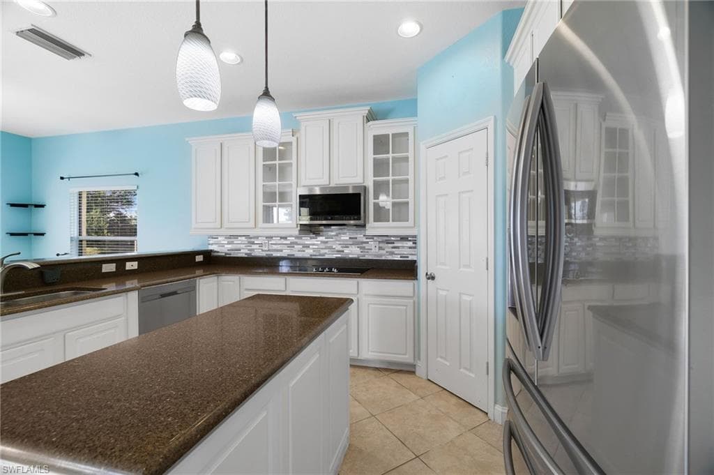 2201 Cape Heather CIR, CAPE CORAL FL 33991-12