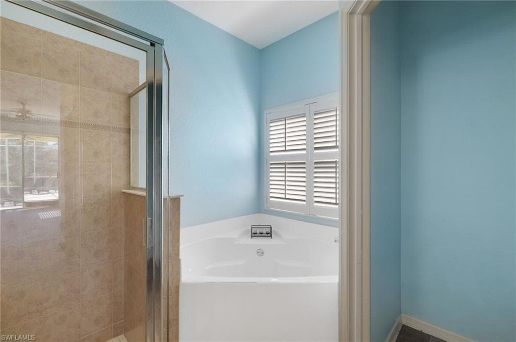 2201 Cape Heather CIR, CAPE CORAL FL 33991-21