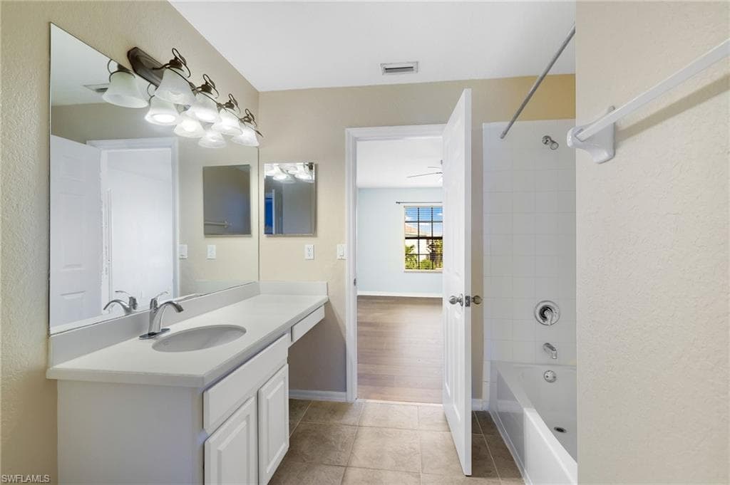 2201 Cape Heather CIR, CAPE CORAL FL 33991-29