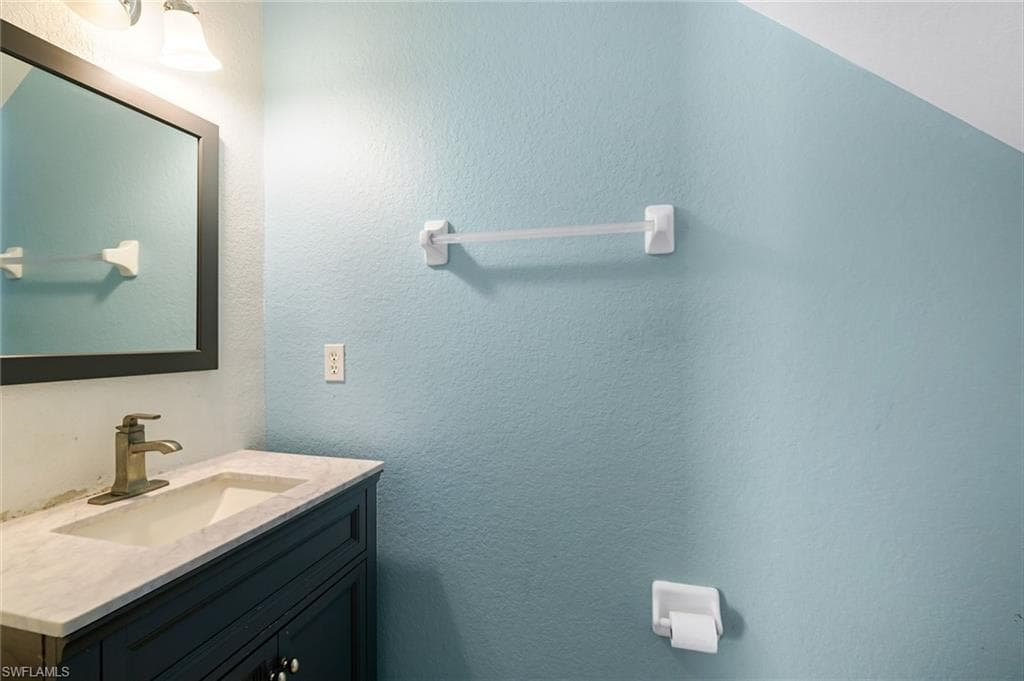 2201 Cape Heather CIR, CAPE CORAL FL 33991-37