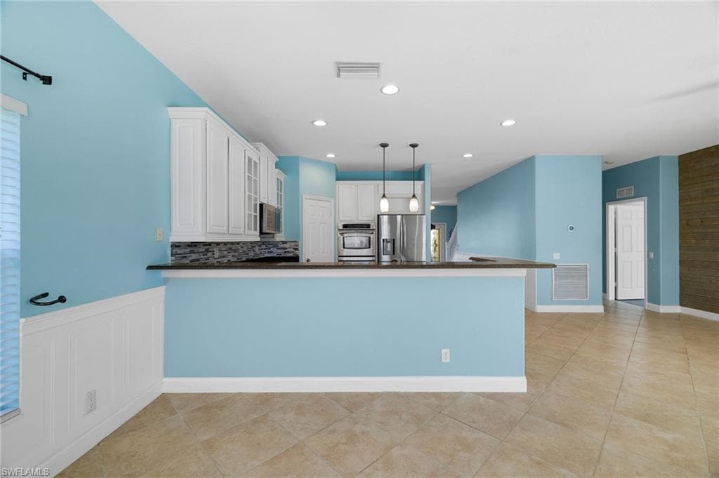 2201 Cape Heather CIR, CAPE CORAL FL 33991-14