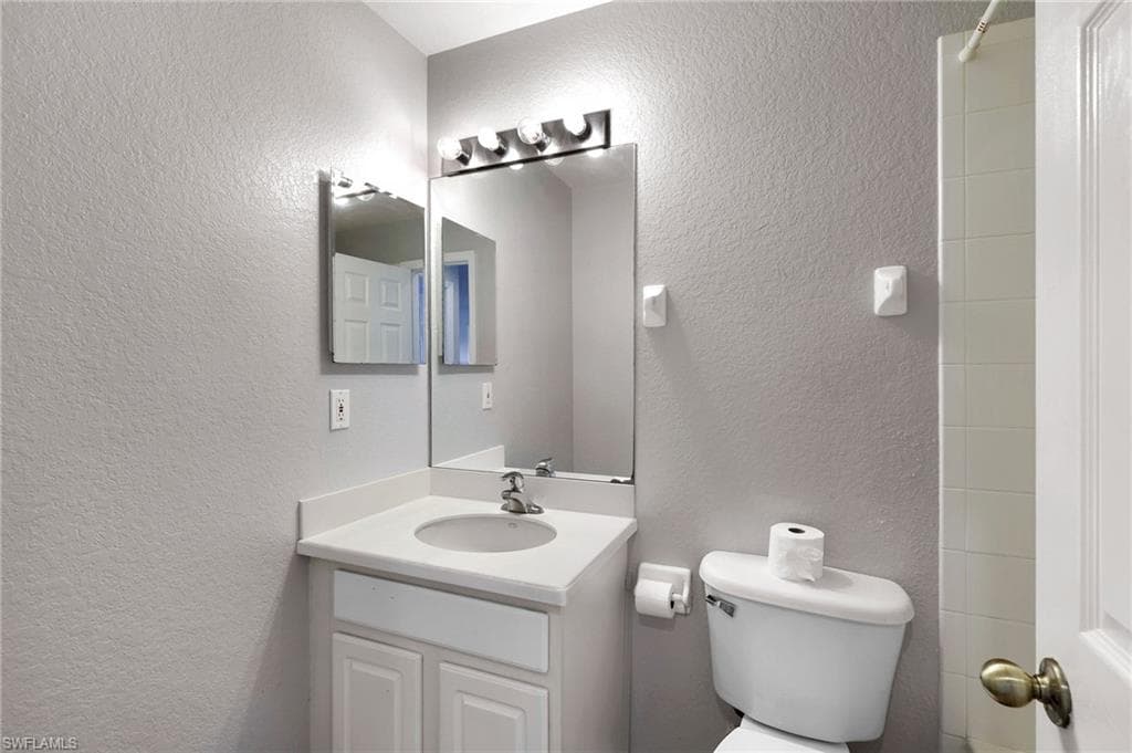 2201 Cape Heather CIR, CAPE CORAL FL 33991-34