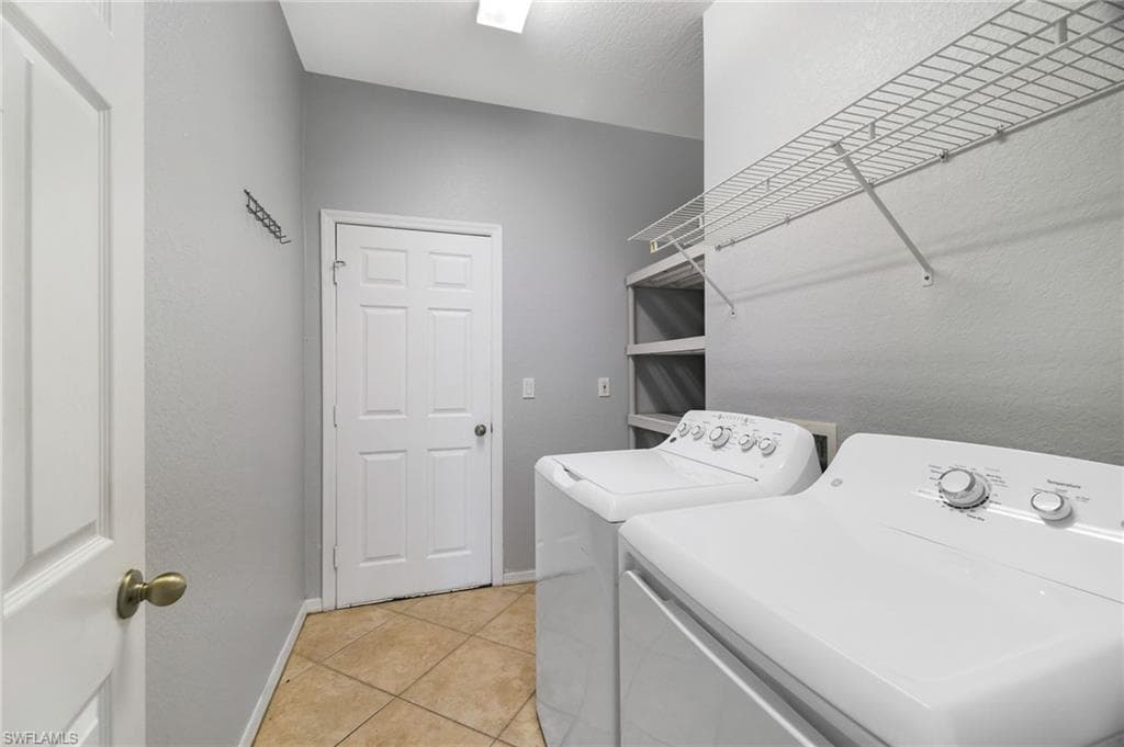 2201 Cape Heather CIR, CAPE CORAL FL 33991-38