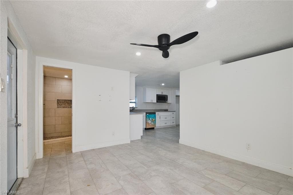 6451 Adelphi CIR, FORT MYERS FL 33919-34