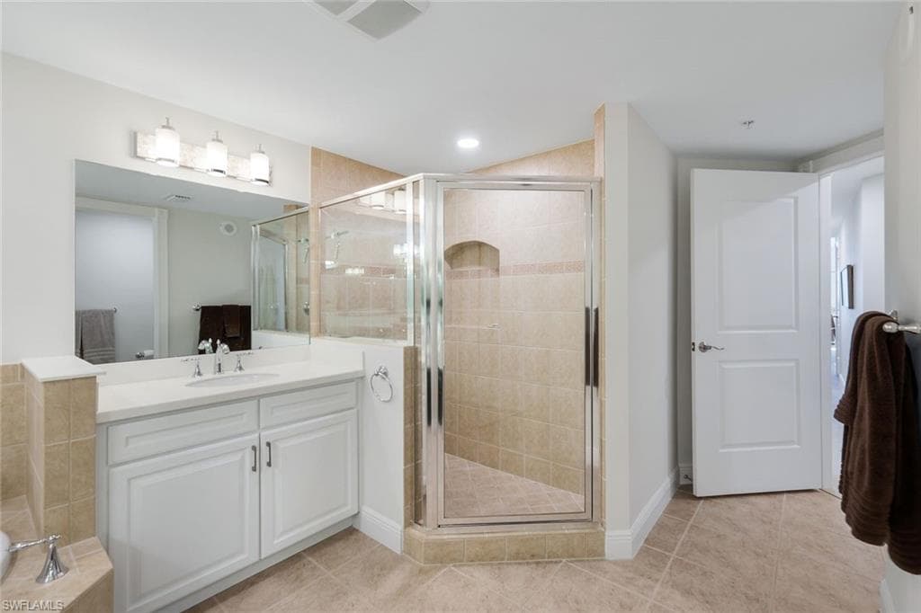 6021 Silver King BLVD # 203, CAPE CORAL FL 33914-22