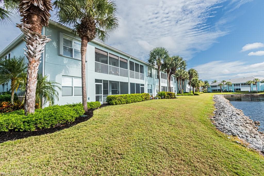 1182 Sweetwater LN # 1807, NAPLES FL 34110-25