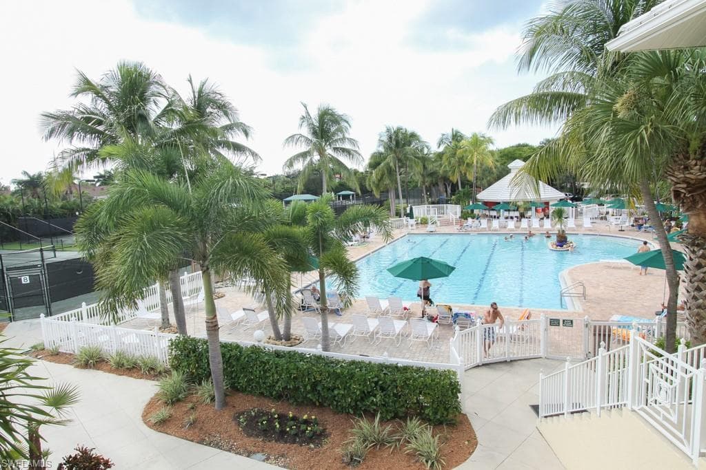 1182 Sweetwater LN # 1807, NAPLES FL 34110-27