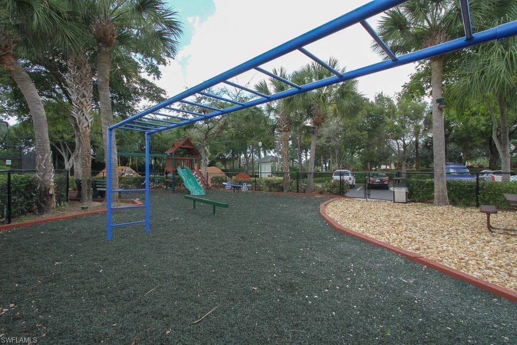 1182 Sweetwater LN # 1807, NAPLES FL 34110-32