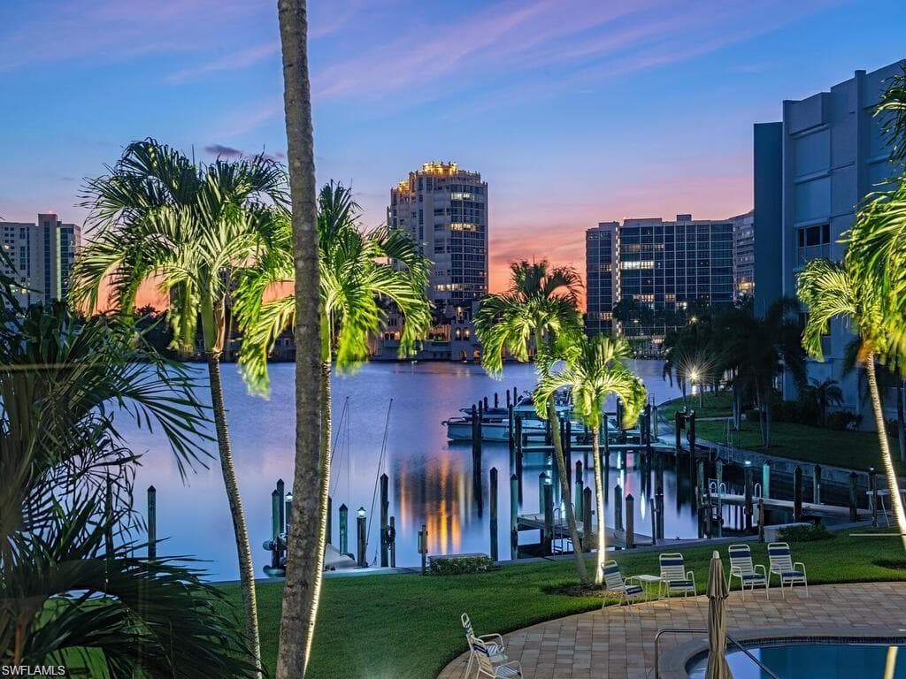 400 Park Shore DR # 102, NAPLES FL 34103-16
