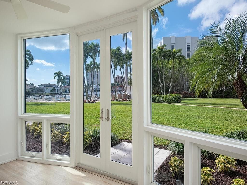 400 Park Shore DR # 102, NAPLES FL 34103-13
