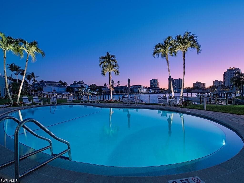 400 Park Shore DR # 102, NAPLES FL 34103-17