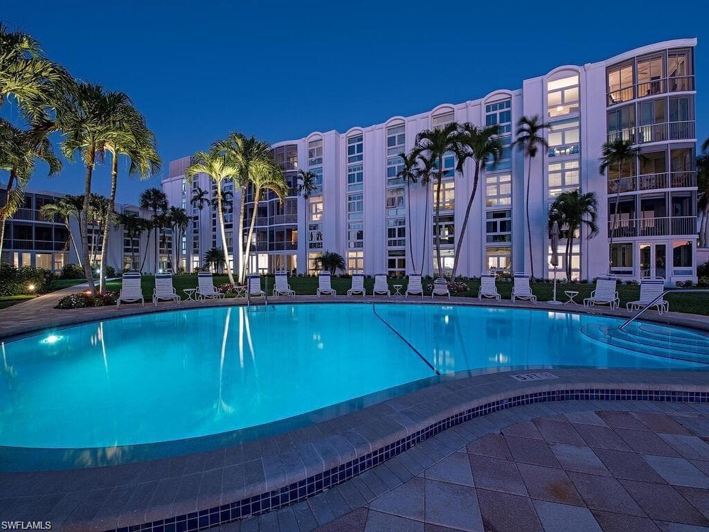 400 Park Shore DR # 102, NAPLES FL 34103-18