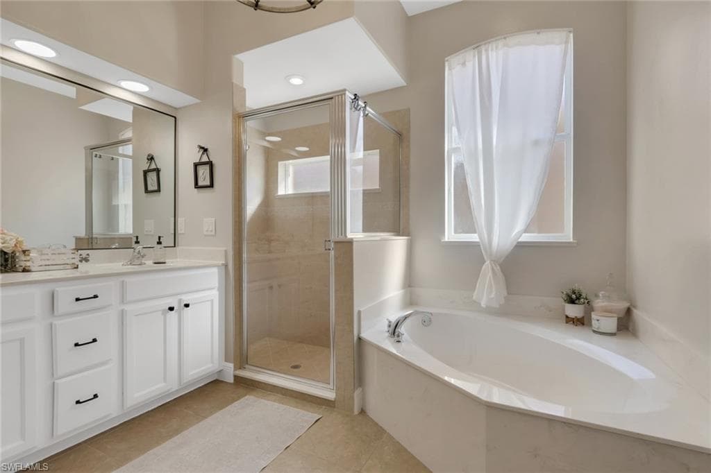 15464 Cortona WAY, NAPLES FL 34120-17