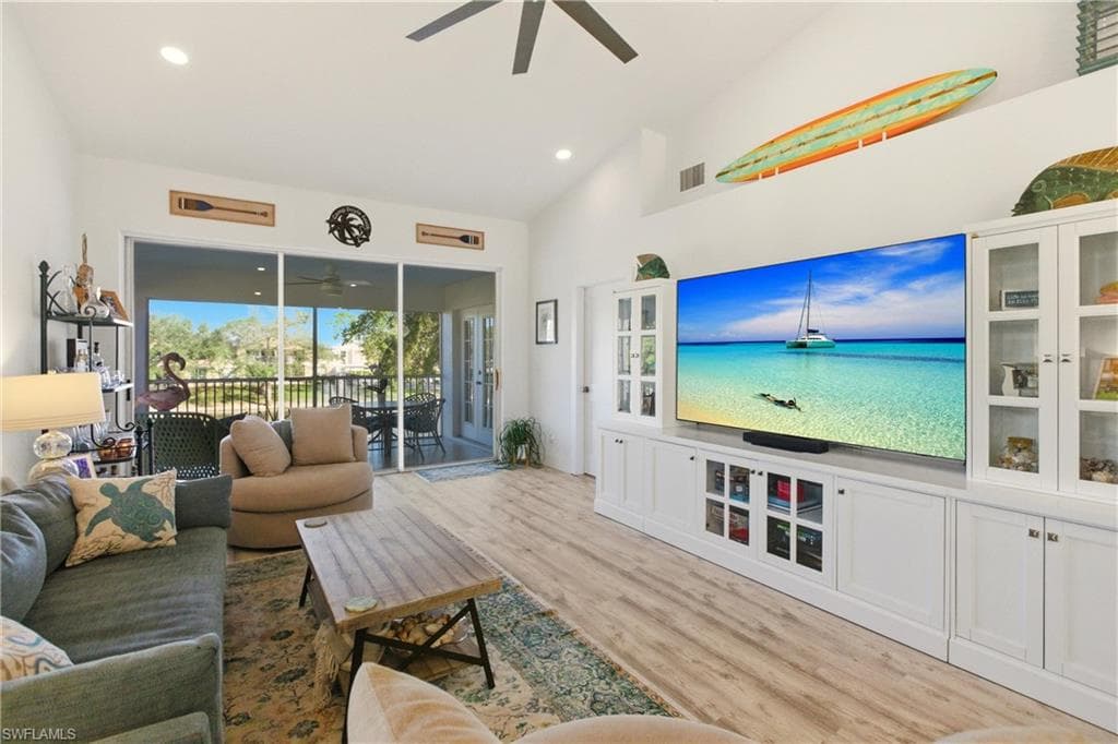 688 Wiggins Lake DR # 201, NAPLES FL 34110-5