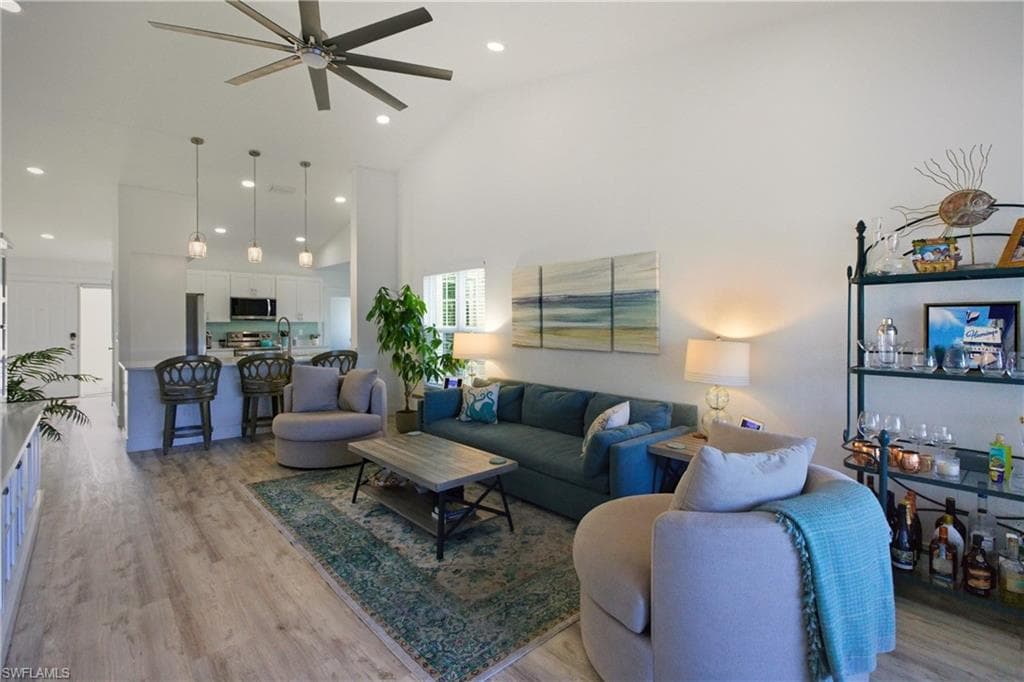 688 Wiggins Lake DR # 201, NAPLES FL 34110-6