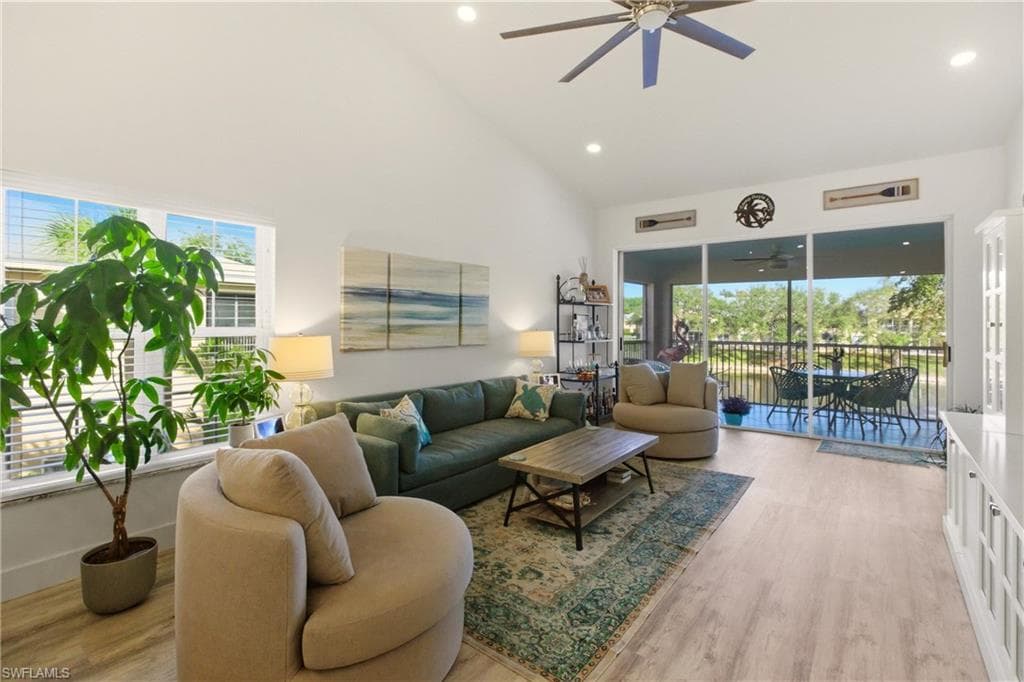 688 Wiggins Lake DR # 201, NAPLES FL 34110-4