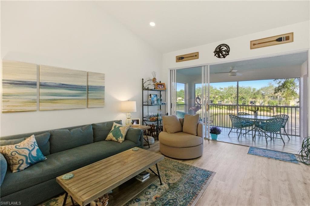 688 Wiggins Lake DR # 201, NAPLES FL 34110-8