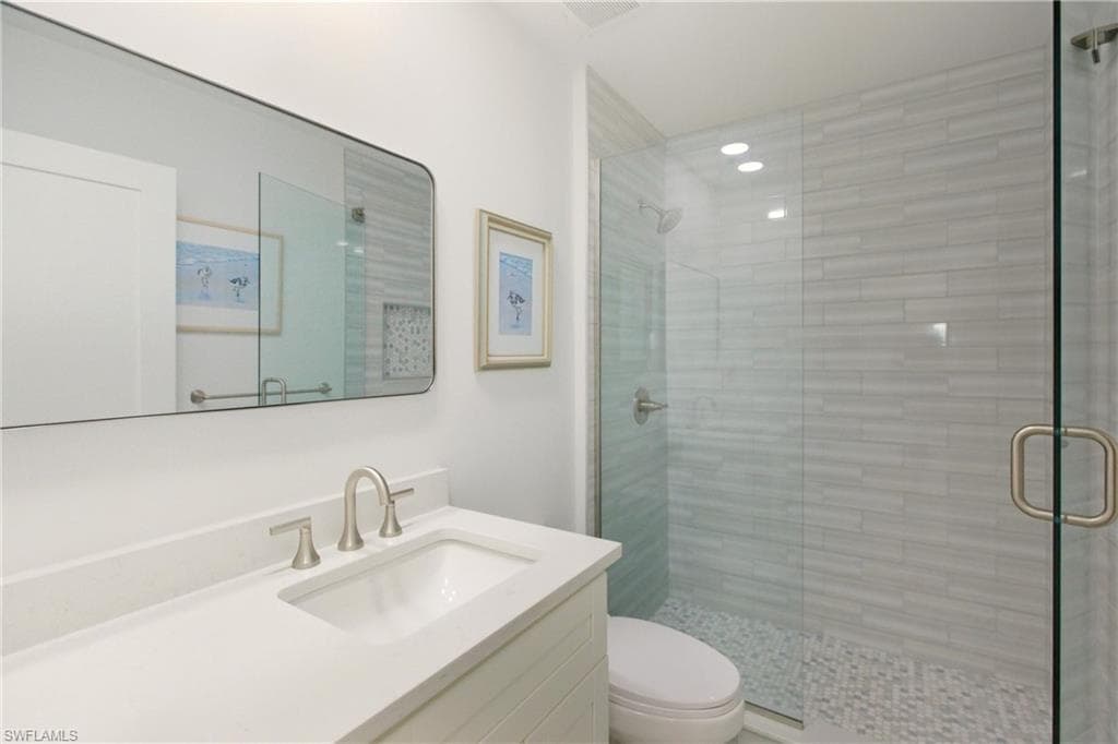 688 Wiggins Lake DR # 201, NAPLES FL 34110-23