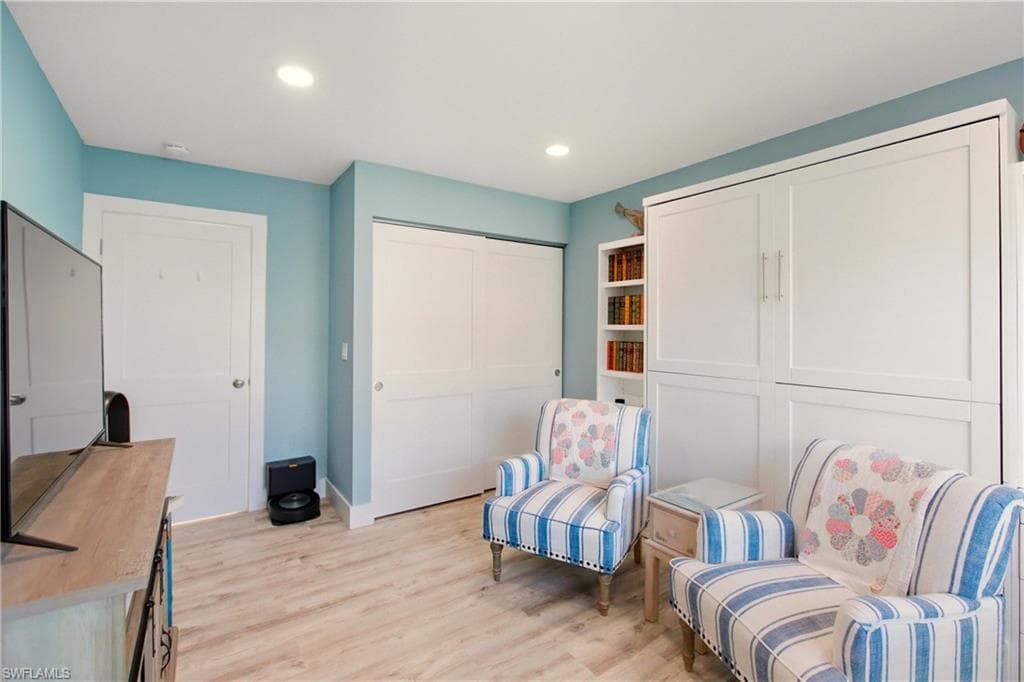 688 Wiggins Lake DR # 201, NAPLES FL 34110-18