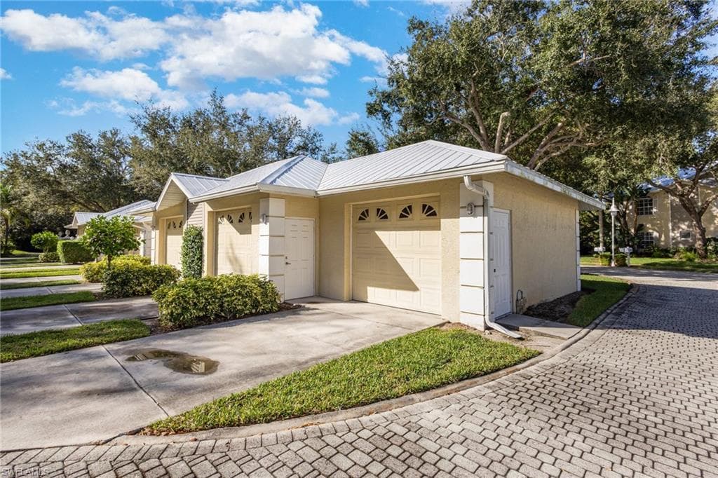 1240 Shady Rest LN # 104, NAPLES FL 34103-26