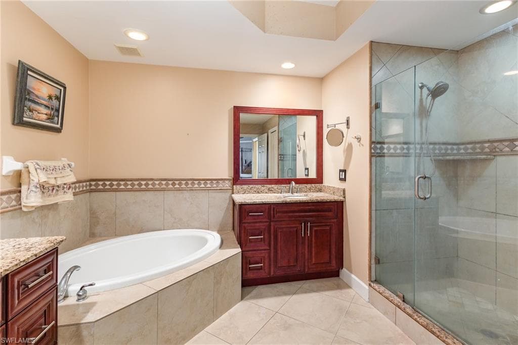 1240 Shady Rest LN # 104, NAPLES FL 34103-12