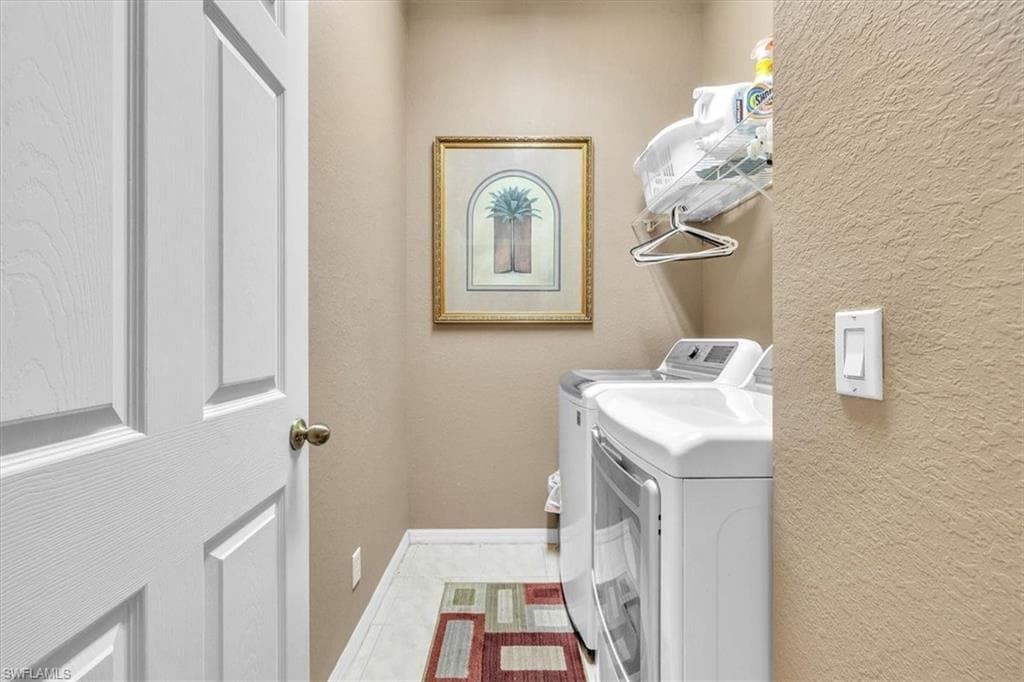 2673 Fishtail Palm CT, NAPLES FL 34120-24