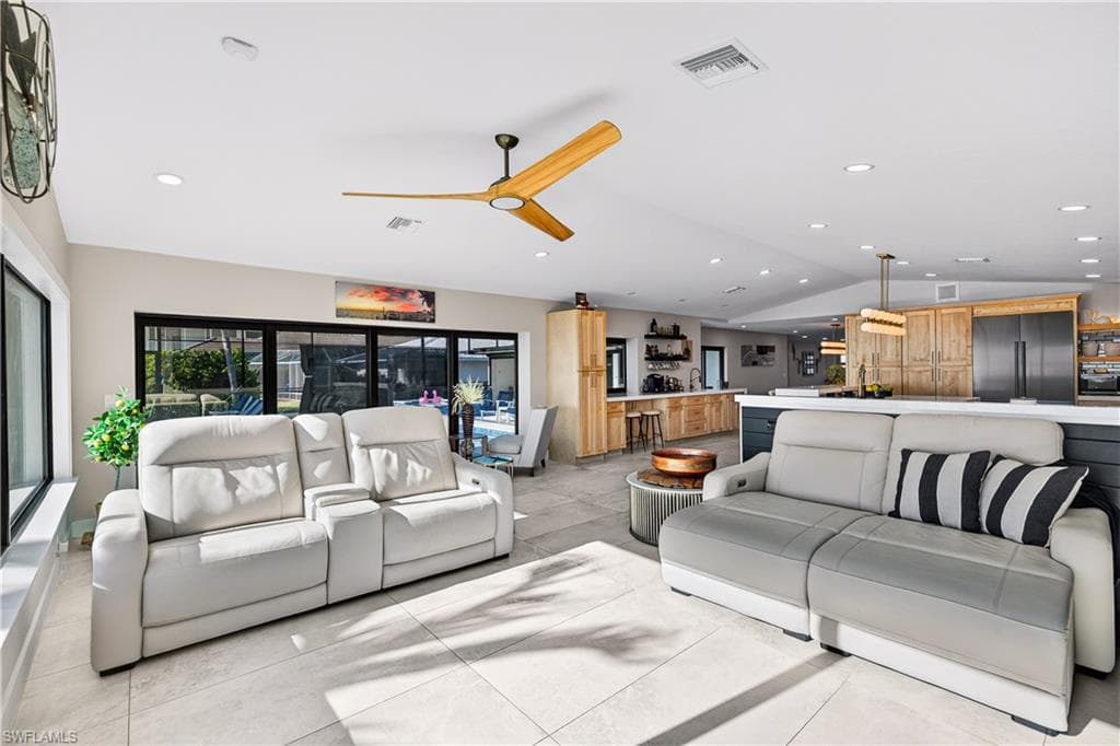 3907 SE 21st PL, CAPE CORAL FL 33904-7