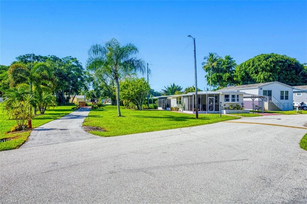114 Moorhead MNR # 114, NAPLES FL 34112-5