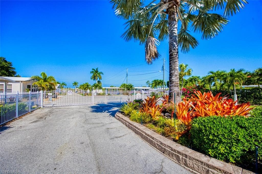 114 Moorhead MNR # 114, NAPLES FL 34112-4