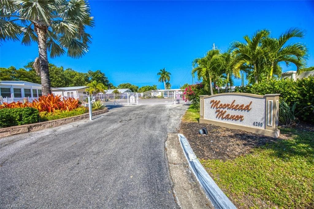 114 Moorhead MNR # 114, NAPLES FL 34112-3