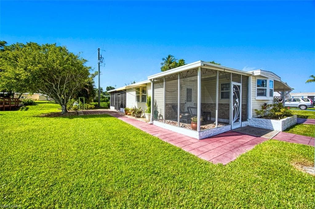 114 Moorhead MNR # 114, NAPLES FL 34112-7