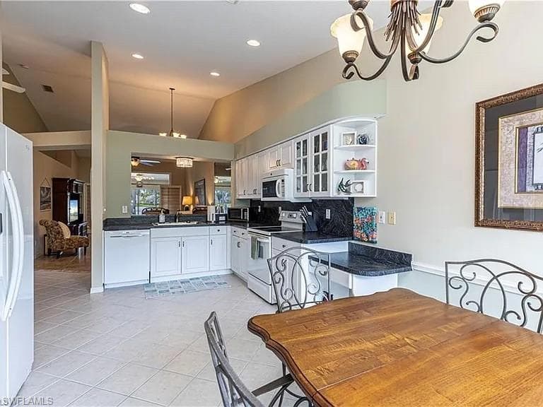 5595 Greenwood CIR # 92, NAPLES FL 34112-21