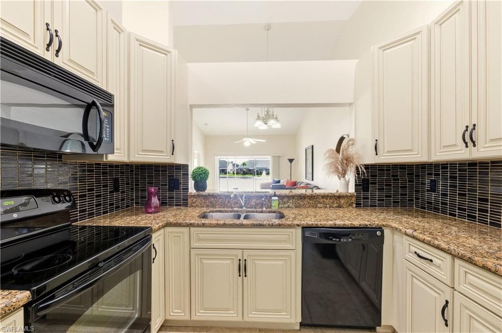 6222 Shadowood CIR, NAPLES FL 34112-6