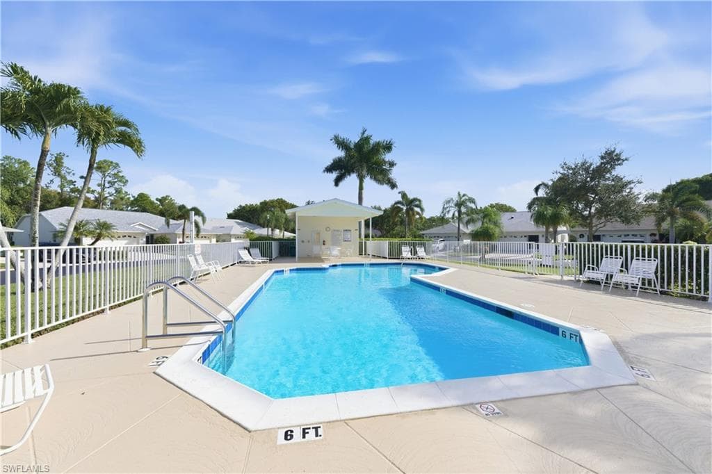 6222 Shadowood CIR, NAPLES FL 34112-33