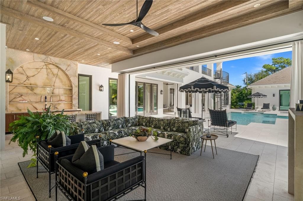 142 Eugenia DR-26