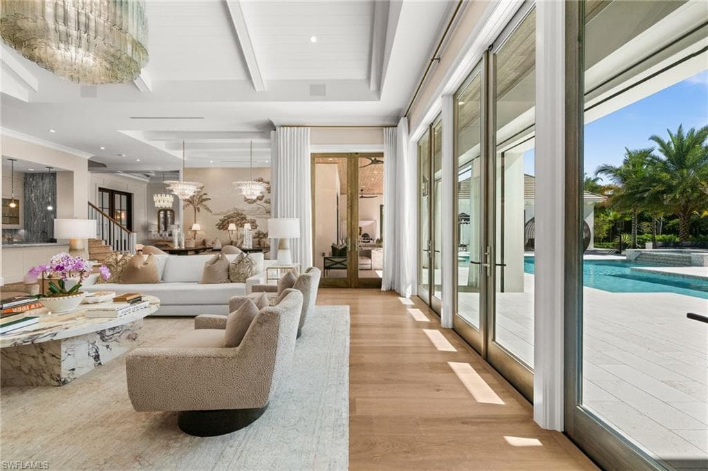 142 Eugenia DR-15