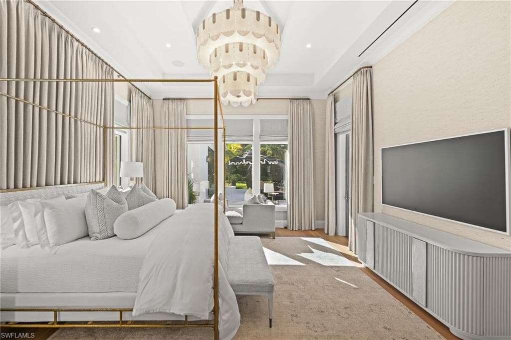 142 Eugenia DR-31