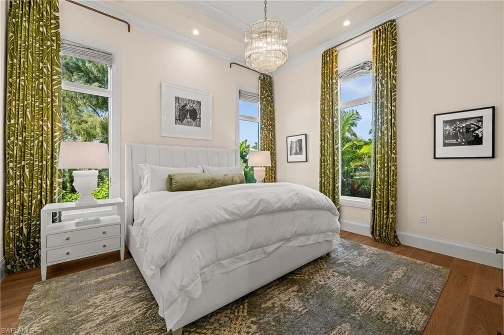 142 Eugenia DR-27