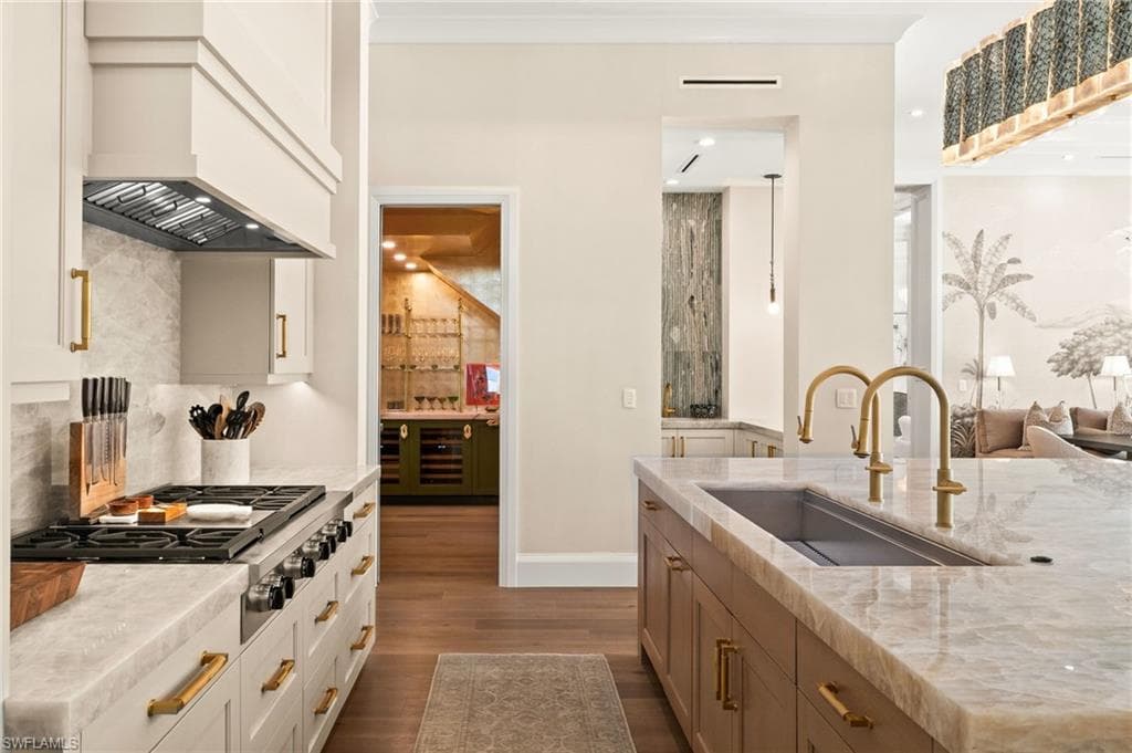 142 Eugenia DR-8
