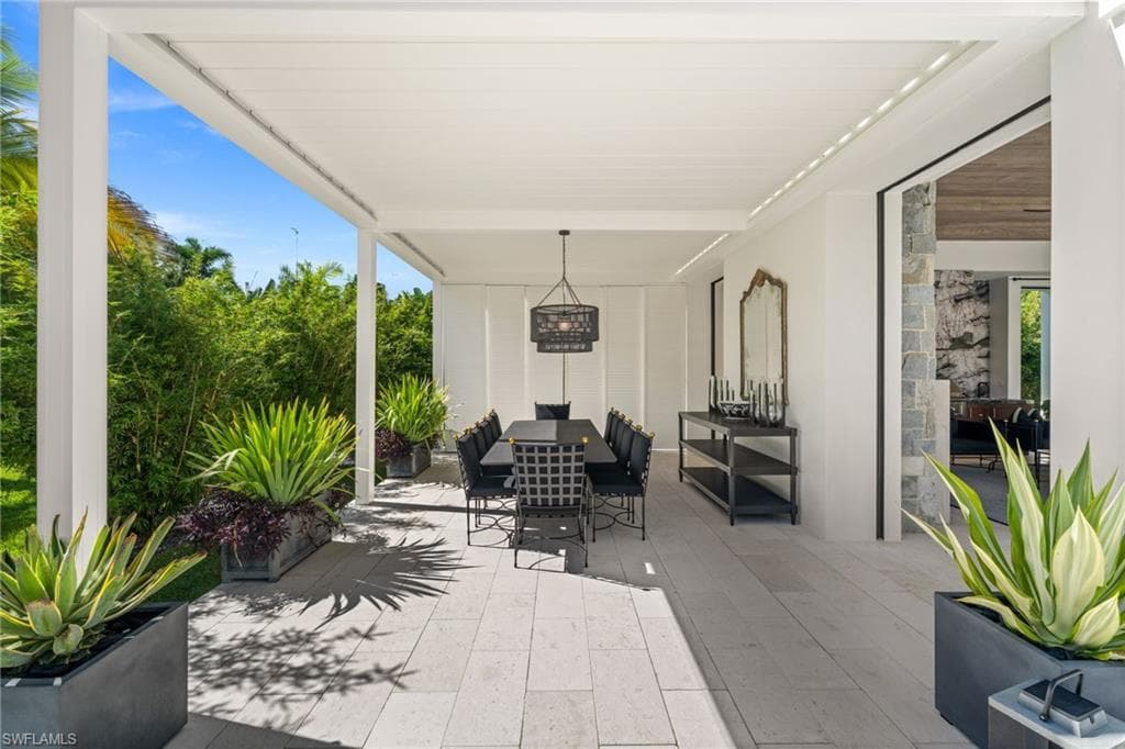 142 Eugenia DR-23